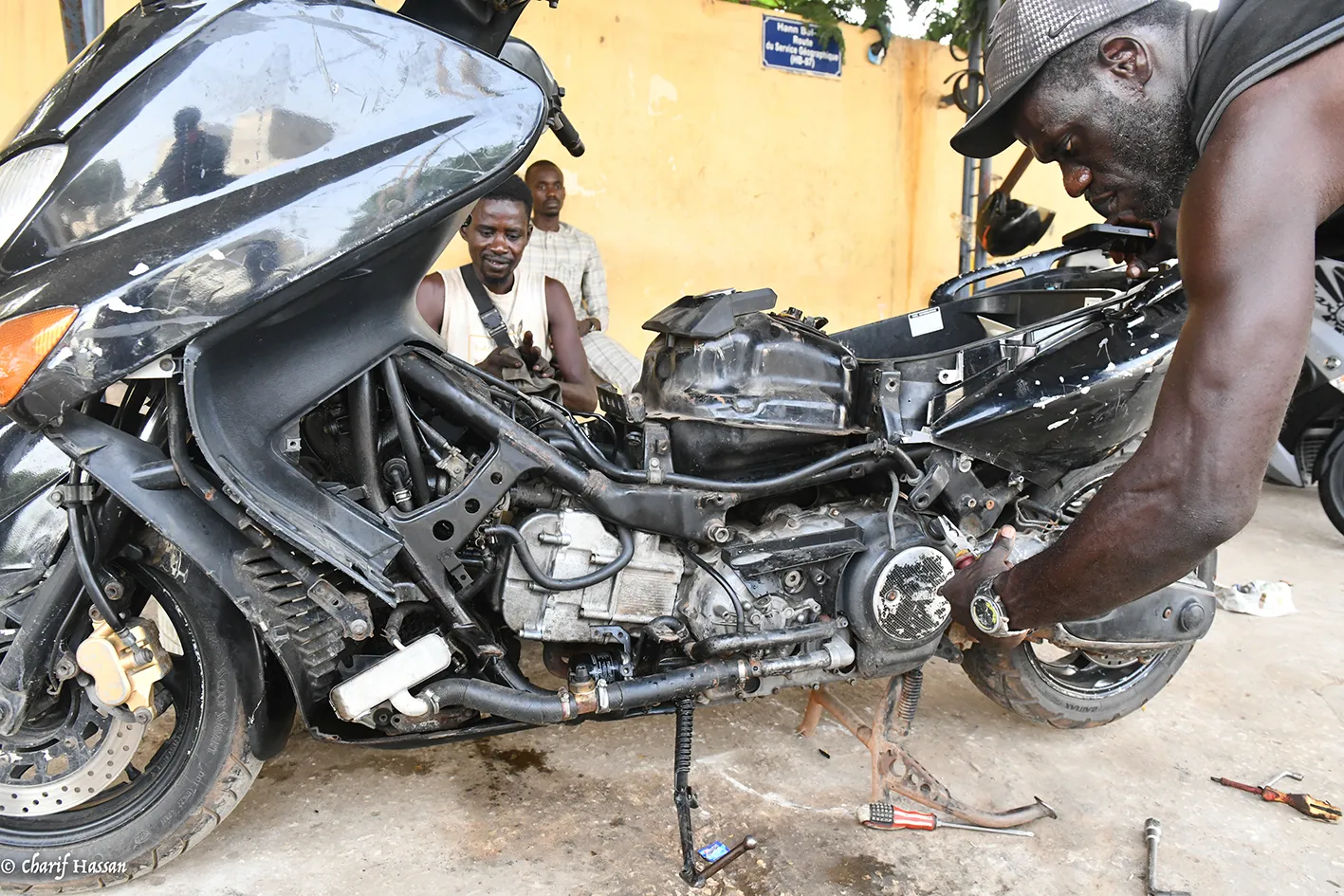 Réparation de motocycles à Dakar : un secteur porteur malgré les défis